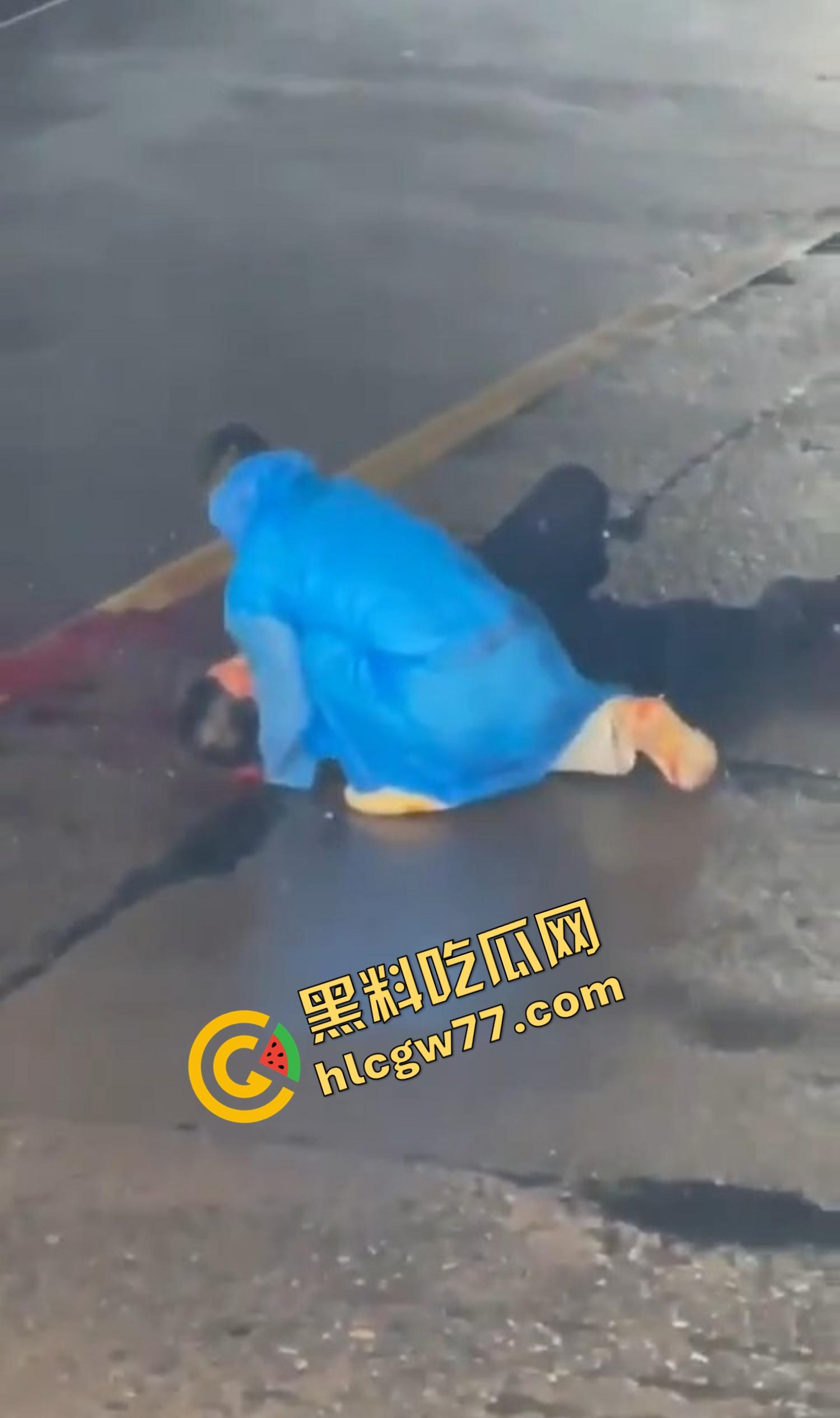 浙江台州街头突发枪击。毒贩持真枪当街开火,出租车司机中弹身亡娃也遭殃,这年头还能让警察叔叔吃花生米? 第19张 浙江台州街头突发枪击。毒贩持真枪当街开火,出租车司机中弹身亡娃也遭殃,这年头还能让警察叔叔吃花生米? 第19张