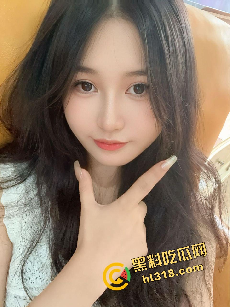 推特『LuckyDog7』巨乳蜂腰肥臀白虎妹，亲手调教成专属炮架，骚逼只为迎接主人的精液！  第4张