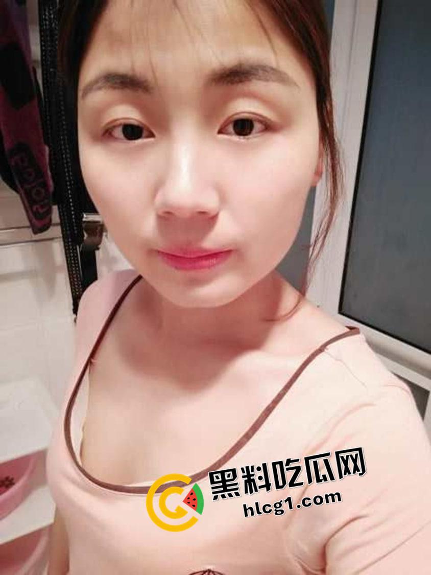 山东乡镇英语老师反差婊 车震偷情 边吃鸡边用英语说骚话 还是老师玩的花  第2张