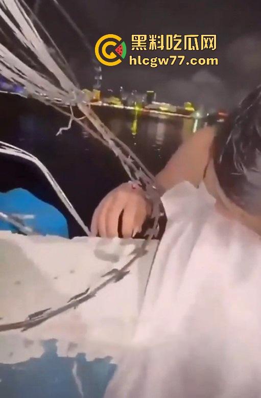 一对男女在三亚打野战翻墙出事了 女子被铁丝网钩住 消防救援到场 真是笑不活了! 第4张 一对男女在三亚打野战翻墙出事了 女子被铁丝网钩住 消防救援到场 真是笑不活了! 第4张