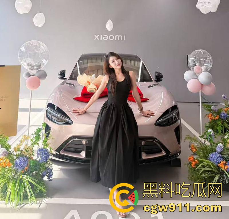 海口小仙女司机,和外卖小哥打架,当场撒泼别车后,还先动手打人,后面还摇人了,女司机最后被警察拷走。 第1张 海口小仙女司机,和外卖小哥打架,当场撒泼别车后,还先动手打人,后面还摇人了,女司机最后被警察拷走。 第1张