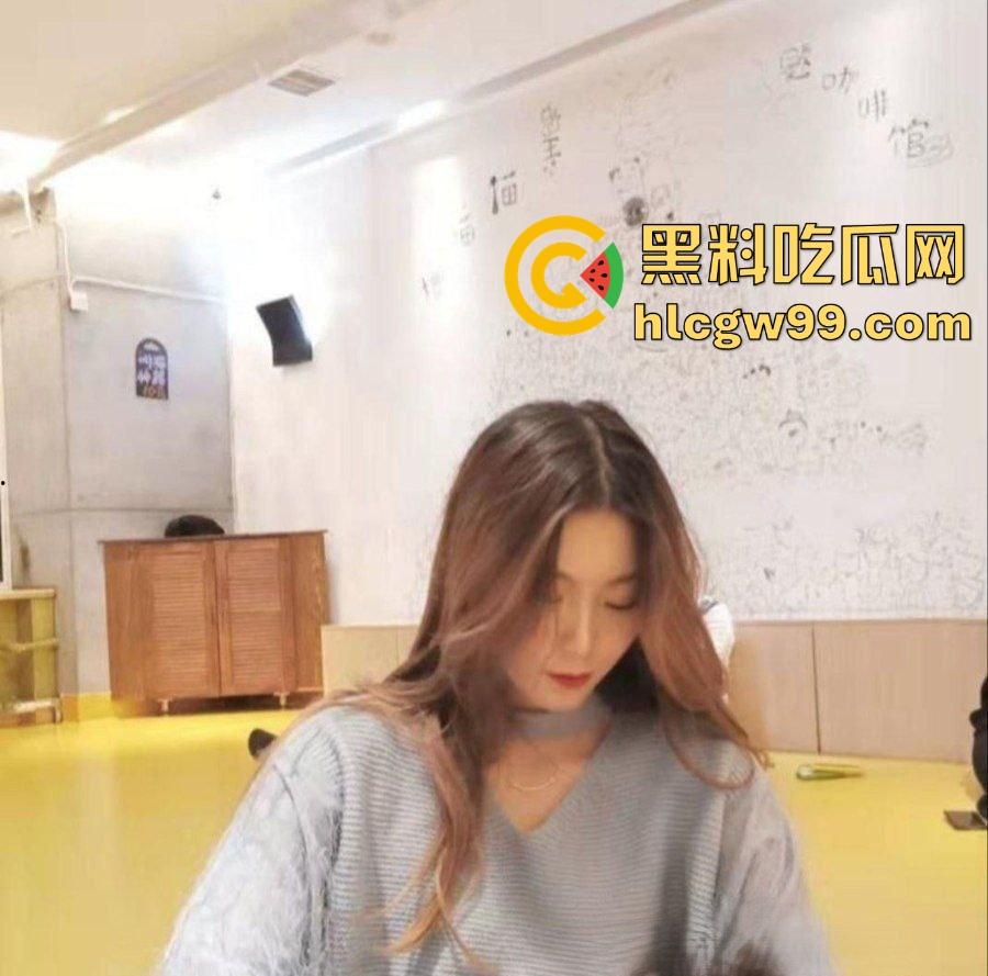 劳斯莱斯车主群惊天大瓜！老婆竟成共享资源，男主毫不介意反获群友点赞，这到底是资本玩法还是纯绿帽？  第2张