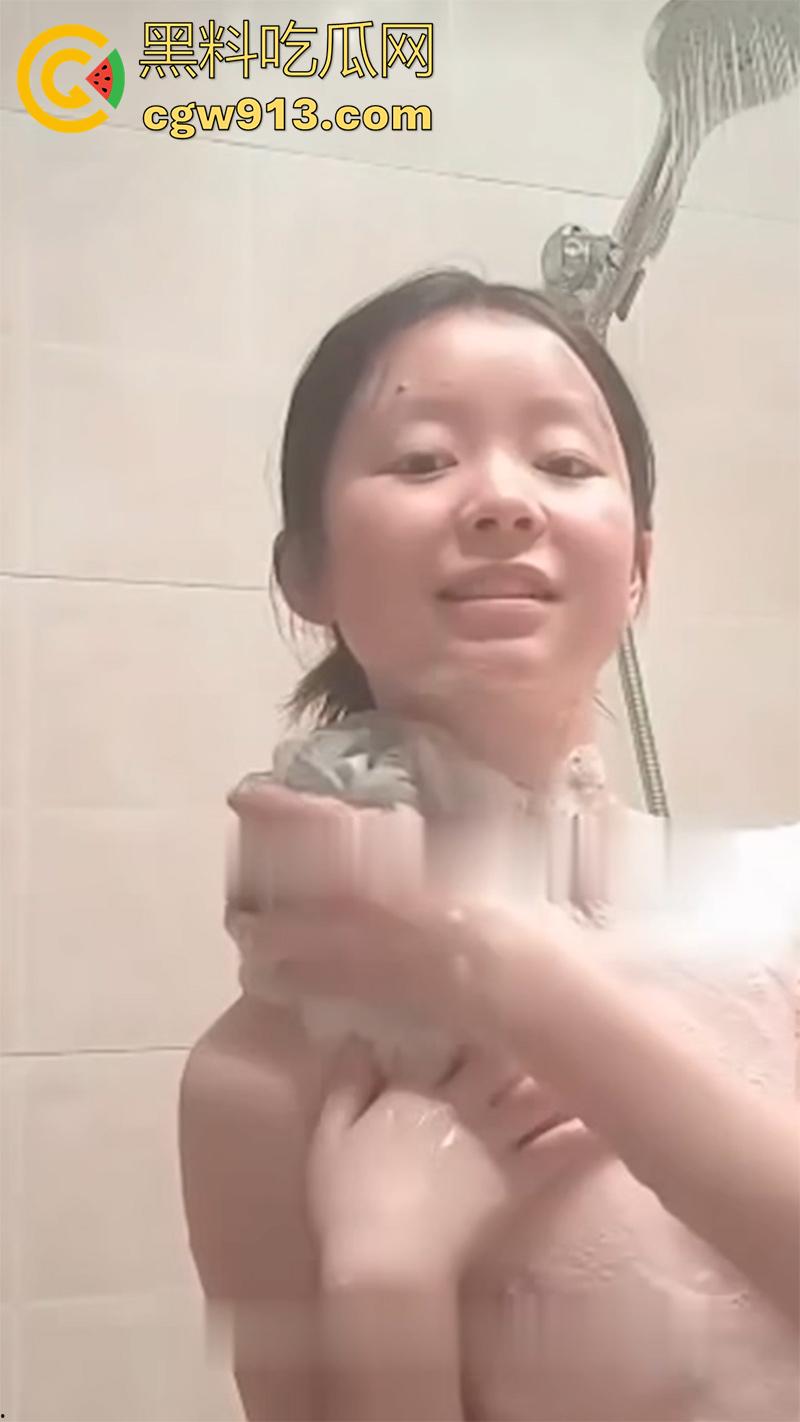 重庆文理学院物流工程【秦子倩】，出轨体育生被曝光，学霸母狗自拍洗澡，露脸骑乘叫声娇媚销魂！  第10张