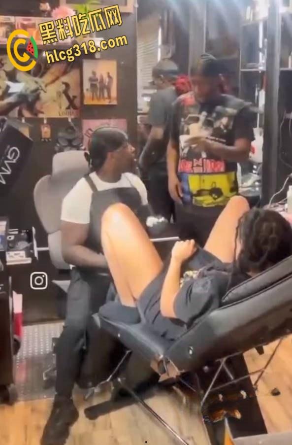 嫩逼纹身店潮喷合集,三位小姐姐潮喷狂飙地板变水池,水量惊人纹身师被喷射倒地! 第5张 嫩逼纹身店潮喷合集,三位小姐姐潮喷狂飙地板变水池,水量惊人纹身师被喷射倒地! 第5张