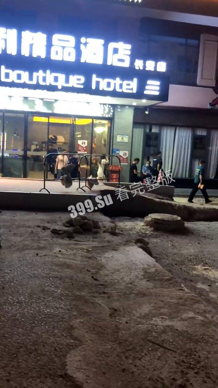 扫黄合集  常在河边走哪有不湿鞋 祝所有看到此视频的瓜友们都能在探险中平安归来！ 第1张