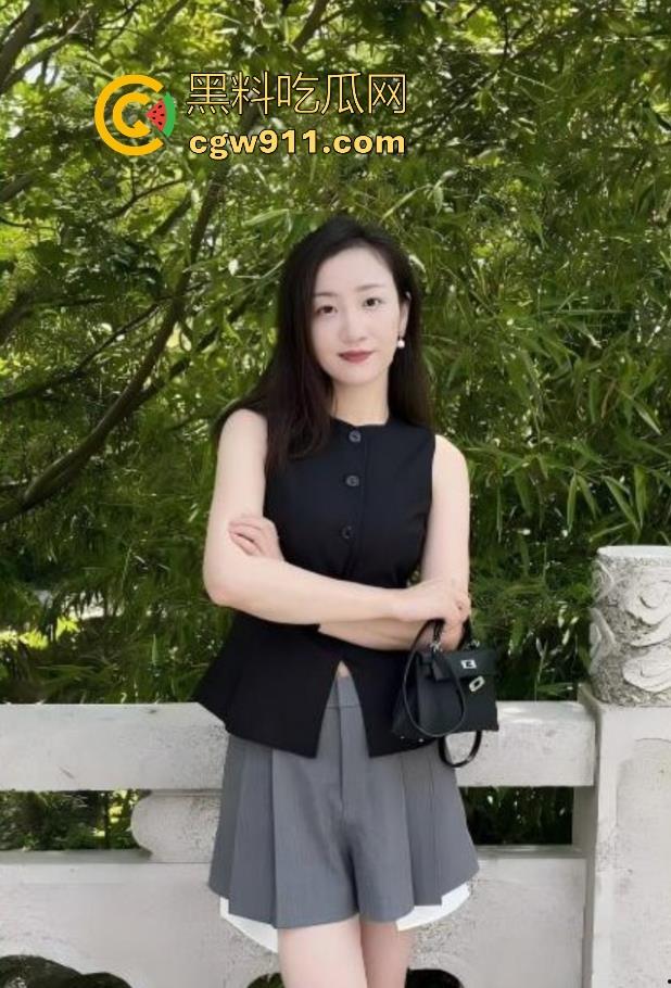 嫂子洗完澡后排卵发情,疯狂求操浓精内射,全程浪叫骚话超多,没多久就缴械了! 第2张 嫂子洗完澡后排卵发情,疯狂求操浓精内射,全程浪叫骚话超多,没多久就缴械了! 第2张