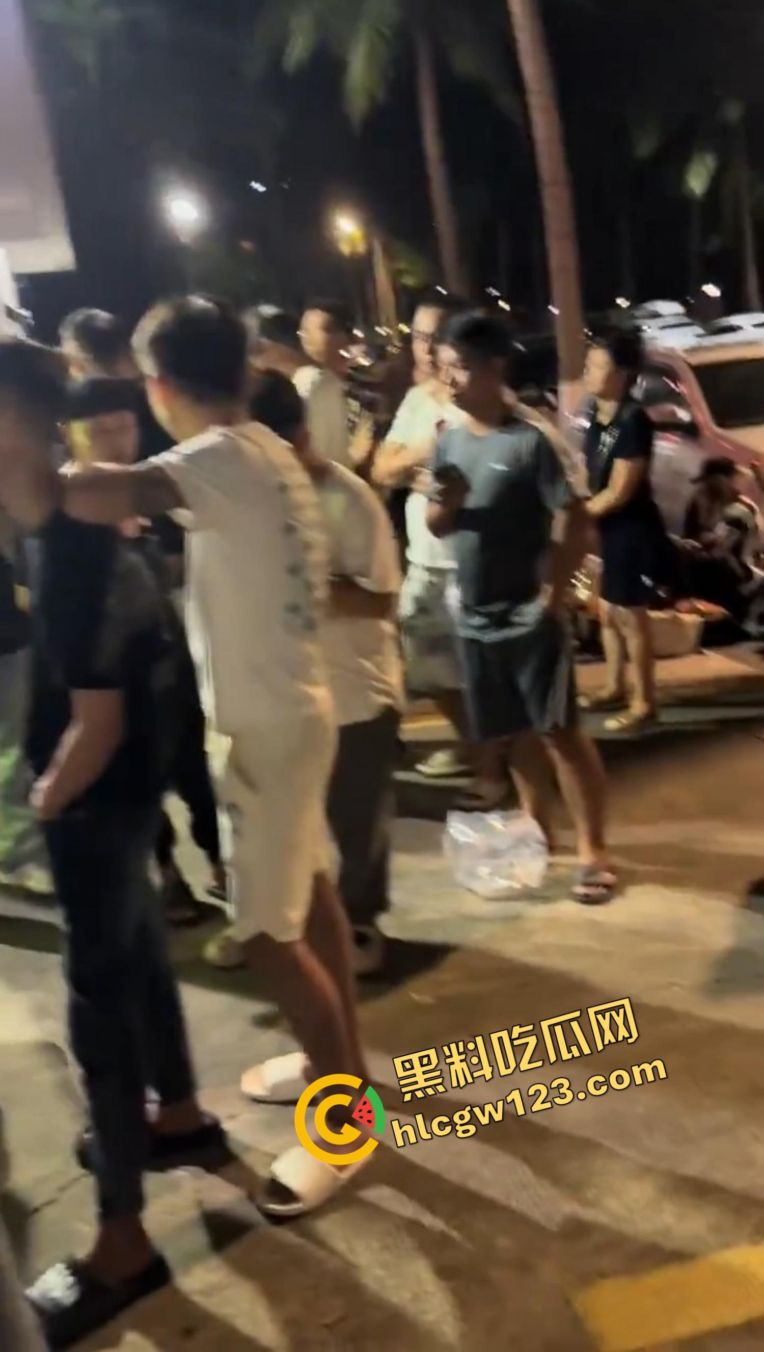 海南海口宝马车拖行小猫致死，群众当街怒吼追车，司机被围送派出所,这是碾压良知！  第8张