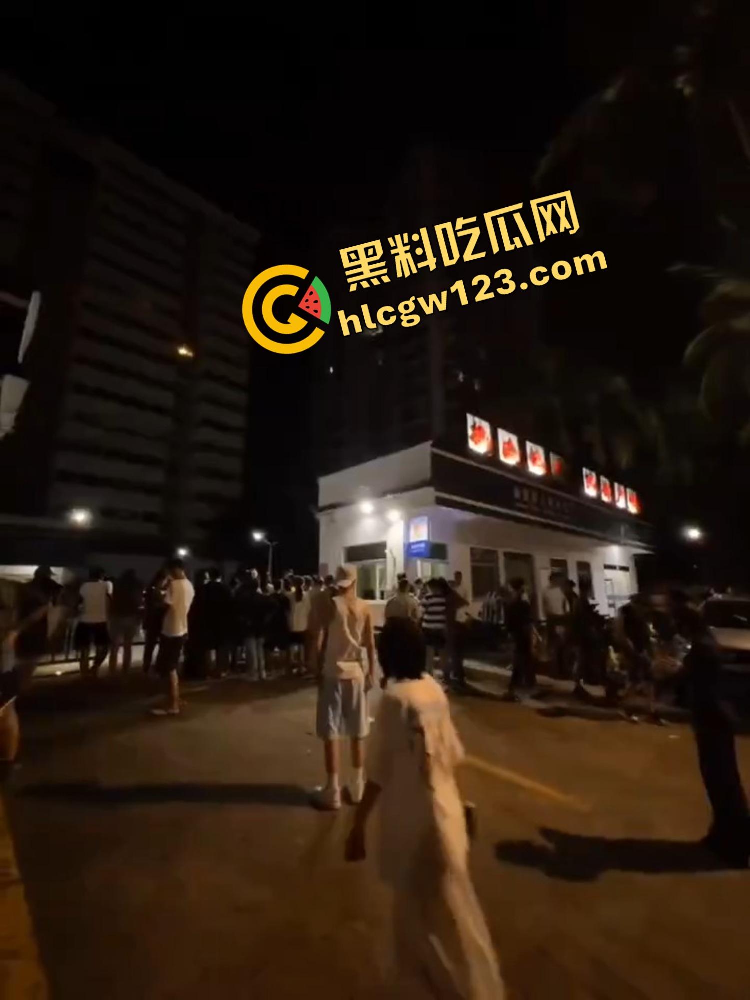 海南海口宝马车拖行小猫致死，群众当街怒吼追车，司机被围送派出所,这是碾压良知！  第9张