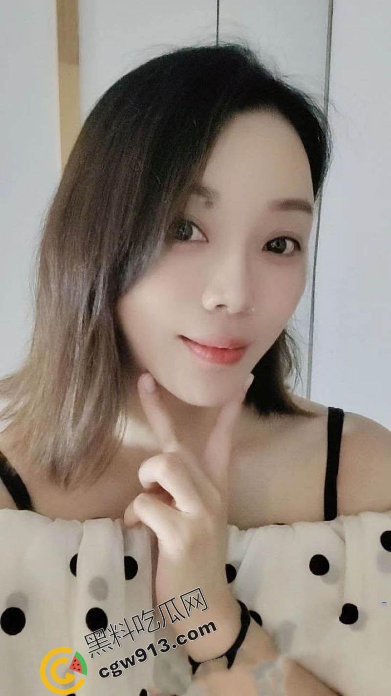 福建女总裁陈凤琴的淫荡人生：白天霸气总裁，晚上豪掷千金点男模陪玩，喜新厌旧，淫靡不堪  第2张