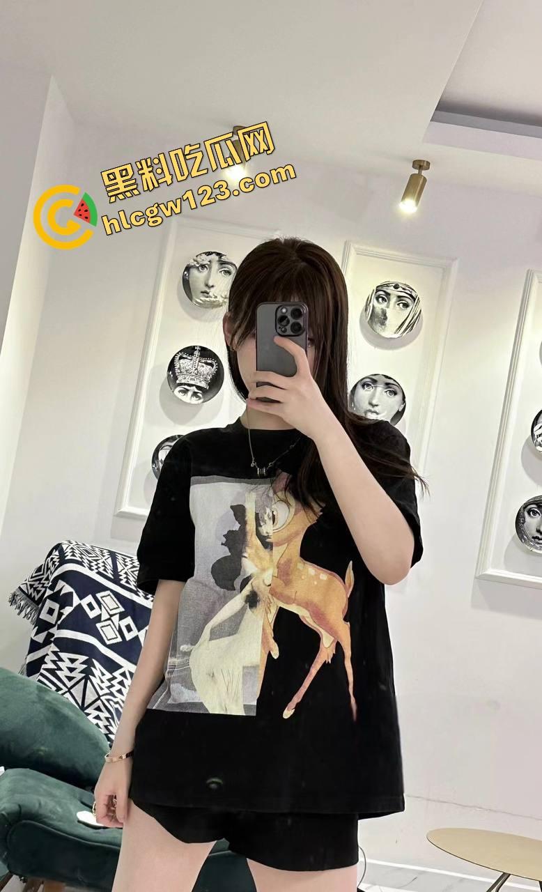 青岛女神【吴雯】表面名媛，私下跪舔金主深喉泪崩，她的喉咙比逼还紧，跪舔的模样比站着还贱！  第2张