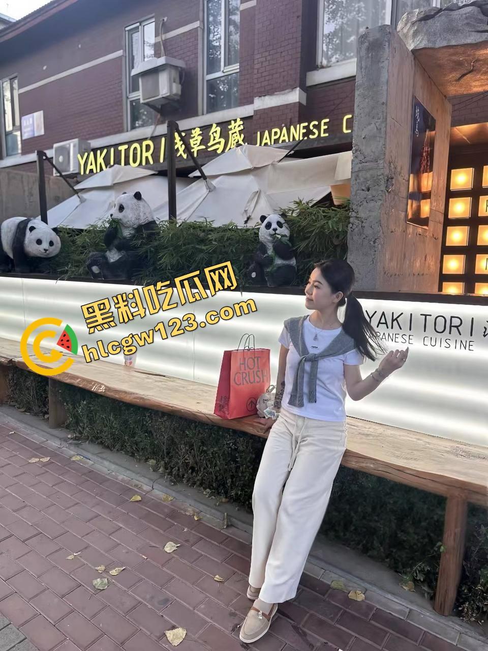 青岛女神【吴雯】表面名媛，私下跪舔金主深喉泪崩，她的喉咙比逼还紧，跪舔的模样比站着还贱！  第4张