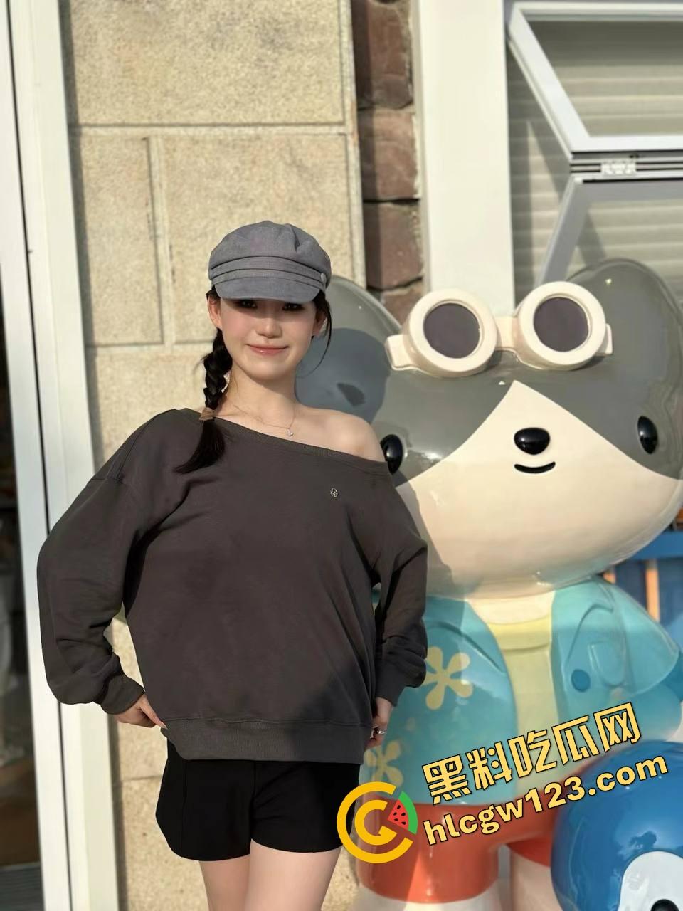 青岛女神【吴雯】表面名媛，私下跪舔金主深喉泪崩，她的喉咙比逼还紧，跪舔的模样比站着还贱！  第5张