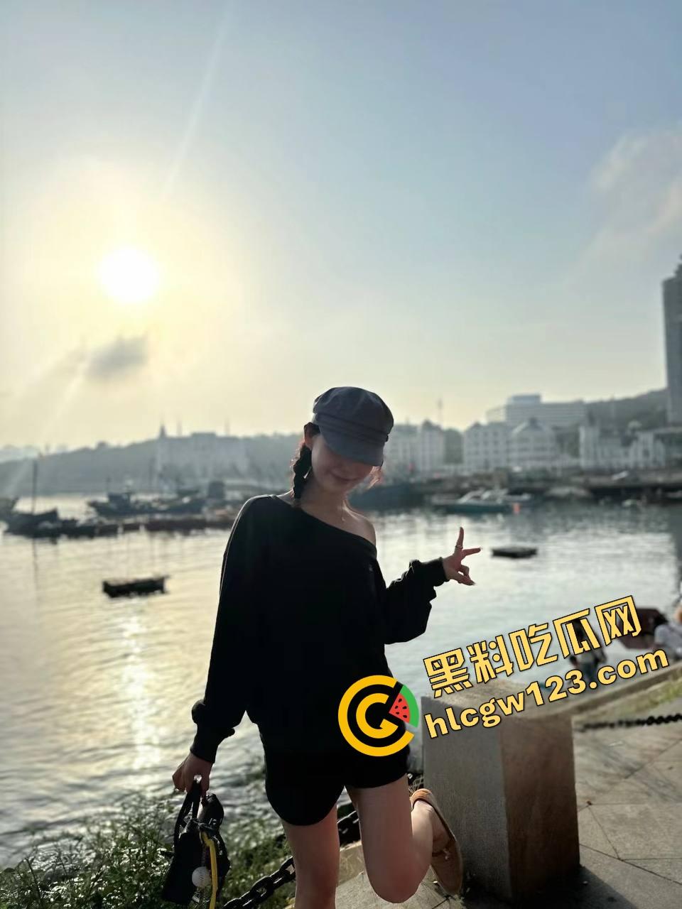 青岛女神【吴雯】表面名媛，私下跪舔金主深喉泪崩，她的喉咙比逼还紧，跪舔的模样比站着还贱！  第7张