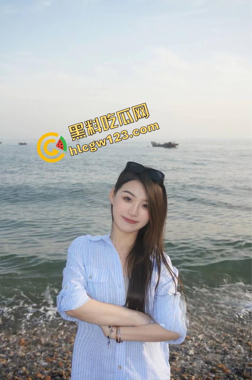 青岛女神【吴雯】表面名媛，私下跪舔金主深喉泪崩，她的喉咙比逼还紧，跪舔的模样比站着还贱！  第9张