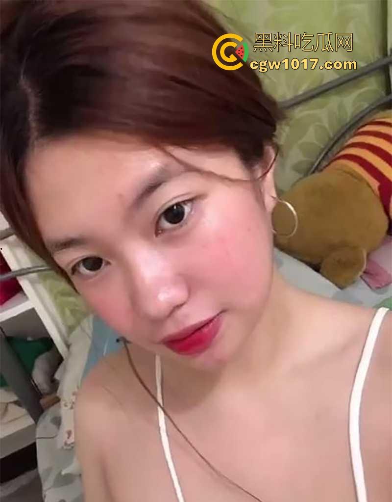 湖南大奶甜妹【马慧】清纯大奶少女初尝禁果，露脸撩拨求操，玩骑乘后入挨操还会吸吮手指，这种骚母狗咋培养的呢！  第1张