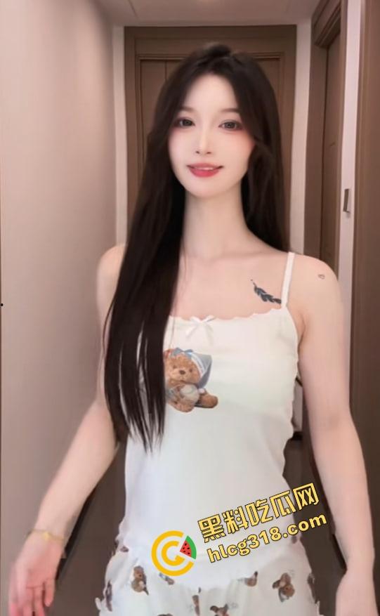 抖音大奶女主播PK秀绝活,一套骚操作连招收割大哥，姿势全会身材又骚，哪个大哥能挺住不缴械？  第2张