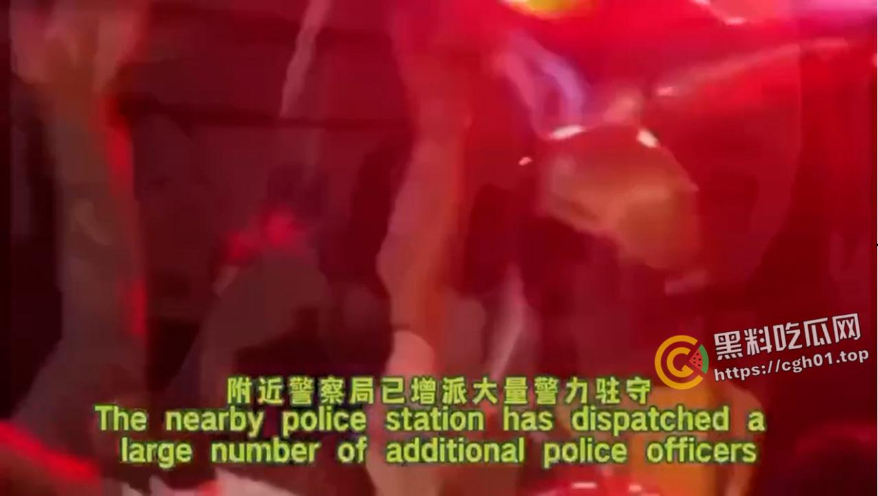 泰国爆发泰菲人妖大战！警察都拦不住 打到屌和奶子都乱飞 最后泰国人妖大胜 现场视频曝光  第5张