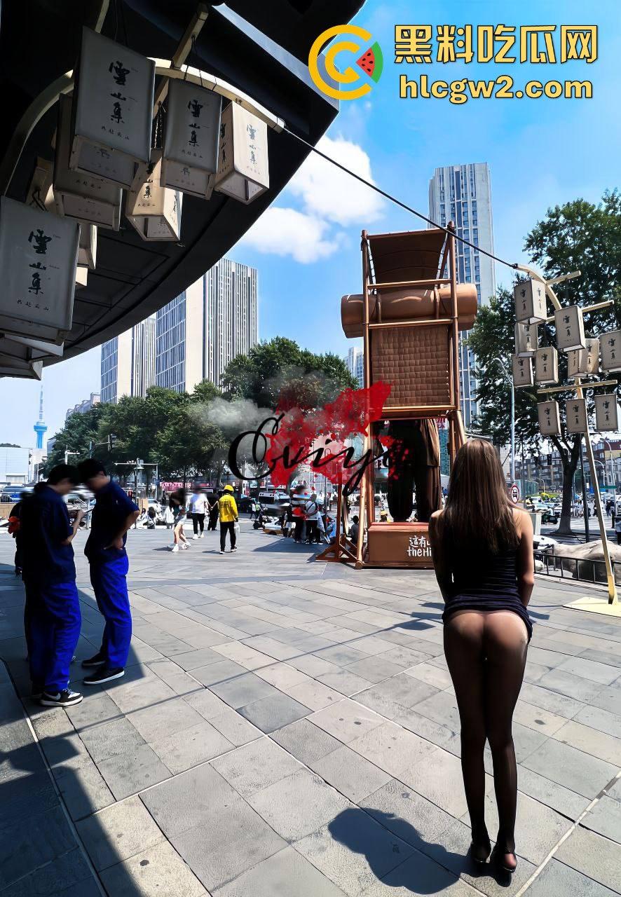 东北大神原创调教骚母狗！清纯舞蹈生反差婊一字马滴蜡撒尿，黑丝白虎嫩逼被后入爆操，插进去根本不想拔出来！  第5张