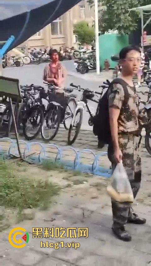 军训压力大？河南大学软件学院大三生宿舍爆发持刀大战,宿舍变修罗场！  第7张