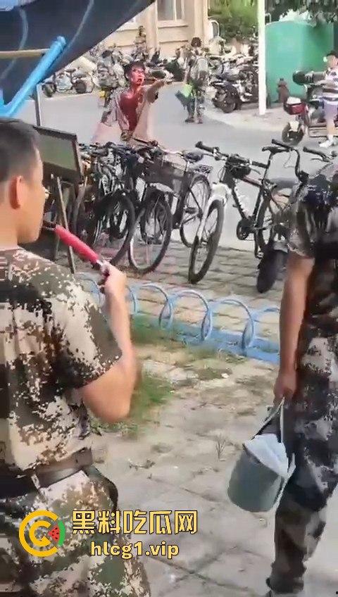 军训压力大？河南大学软件学院大三生宿舍爆发持刀大战,宿舍变修罗场！  第8张