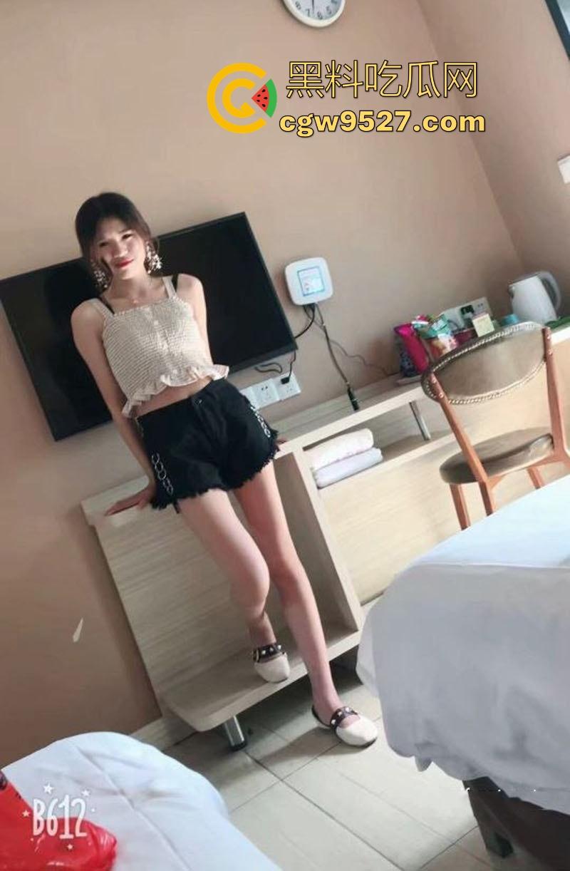 广西工商职业学院【陈星语】分手后私密视频被前男友泄露，露脸性爱，曲线曼妙眼神魅惑，翘臀求操！  第1张