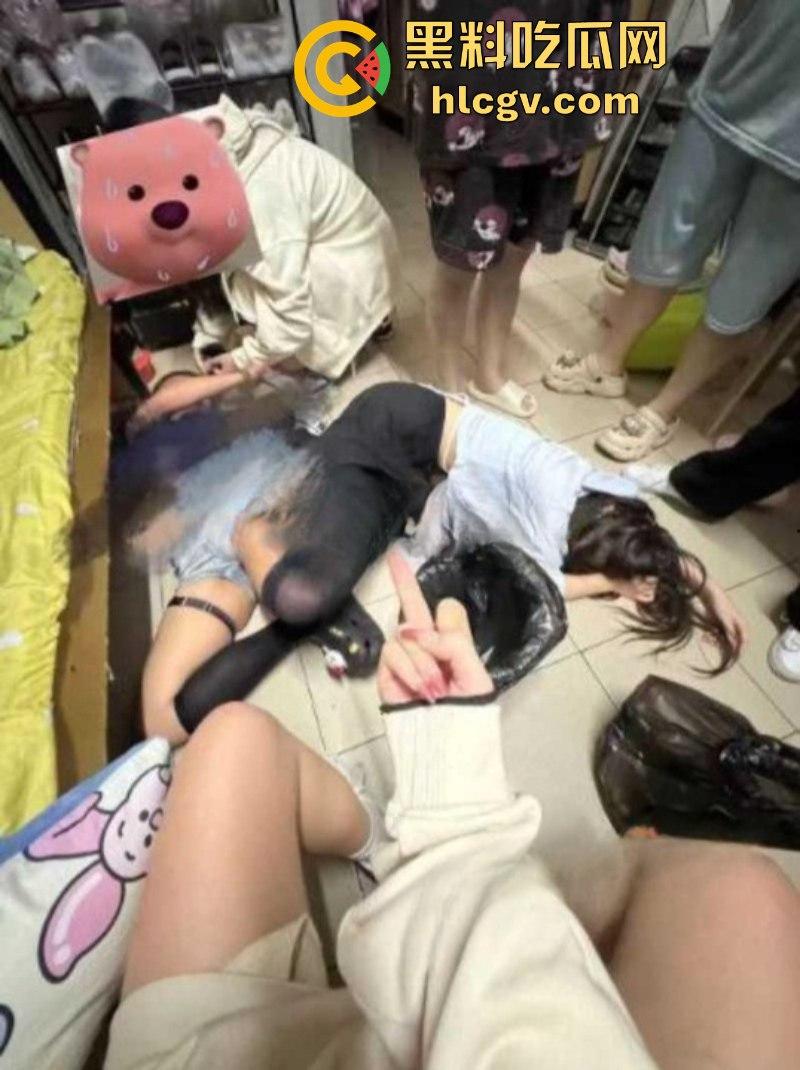 浙江育英职业技术学院 网络营销与直播电商24级【邹忱诺】课堂宿舍摸奶舔逼视频 第13张 浙江育英职业技术学院 网络营销与直播电商24级【邹忱诺】课堂宿舍摸奶舔逼视频 第13张