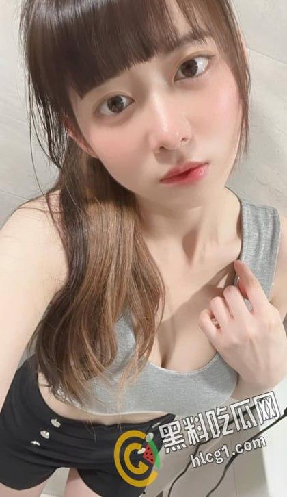 上海清纯车模 abby 被土豪重金包养 为了伺候好干爹 努力学习口活技术 蹲在镜子前为干爹口爆  第2张