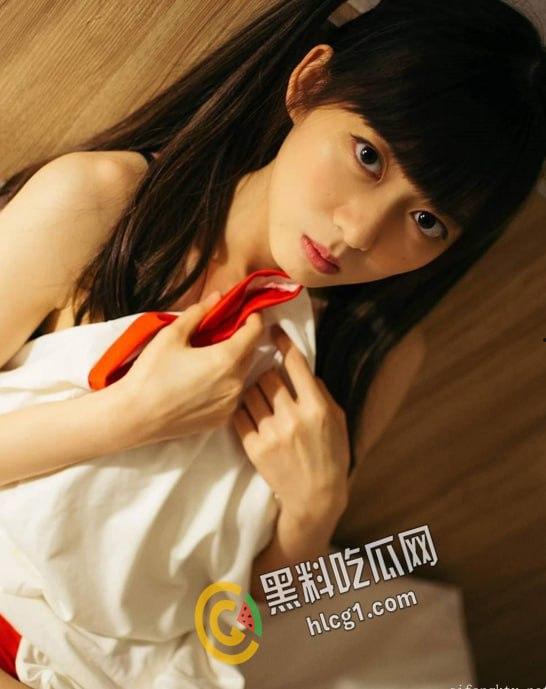 上海清纯车模 abby 被土豪重金包养 为了伺候好干爹 努力学习口活技术 蹲在镜子前为干爹口爆  第3张