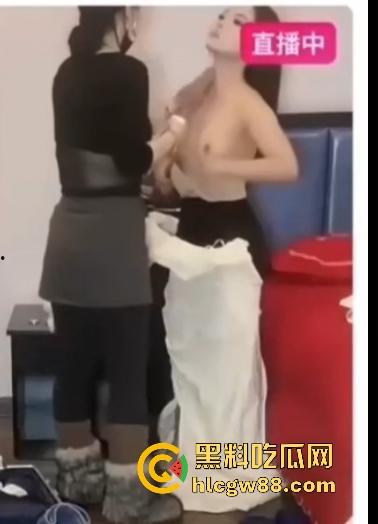 抖音七月化妆师Coco 给高颜值美女新娘化妆直播 展示精美妆容和婚纱 结果竟直播露点走光！  第4张