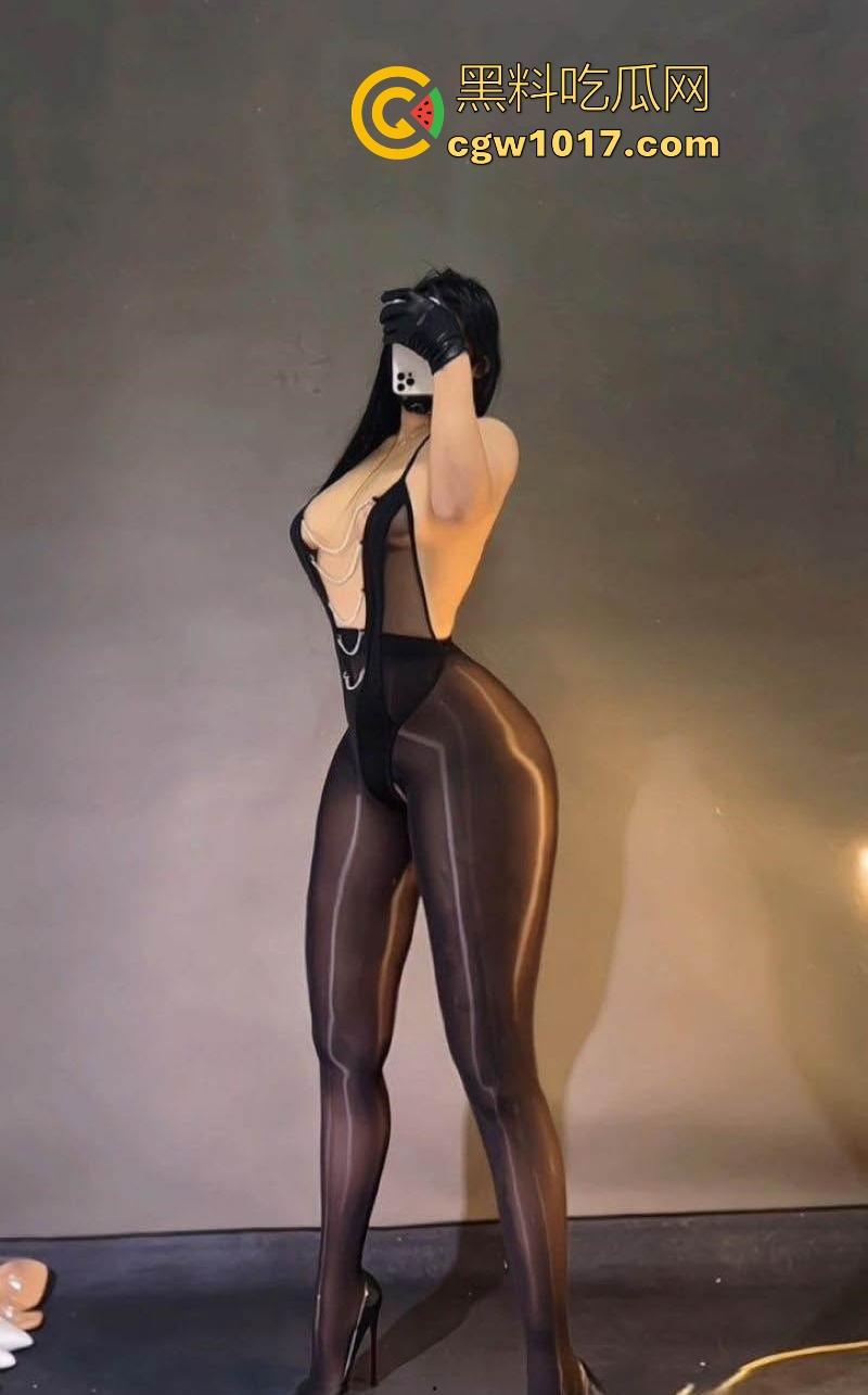 快手巨乳御姐【三撕后刑】表面丝袜美腿舞姿撩人，谁知私下是巨乳肥臀反差婊！丝袜撕裂肥臀狂摇，双人啪啪内射 。  第3张