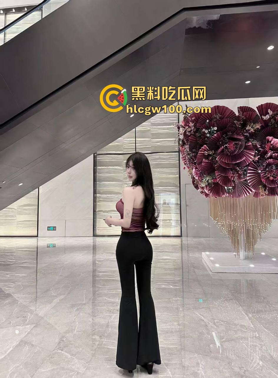 河北精神小伙KTV玩疯，陪酒妹被当狗地下爬跪舔，嘴当B抽插全程卖力口活卖力吸到腿软，洗手间乱交结尾！  第1张