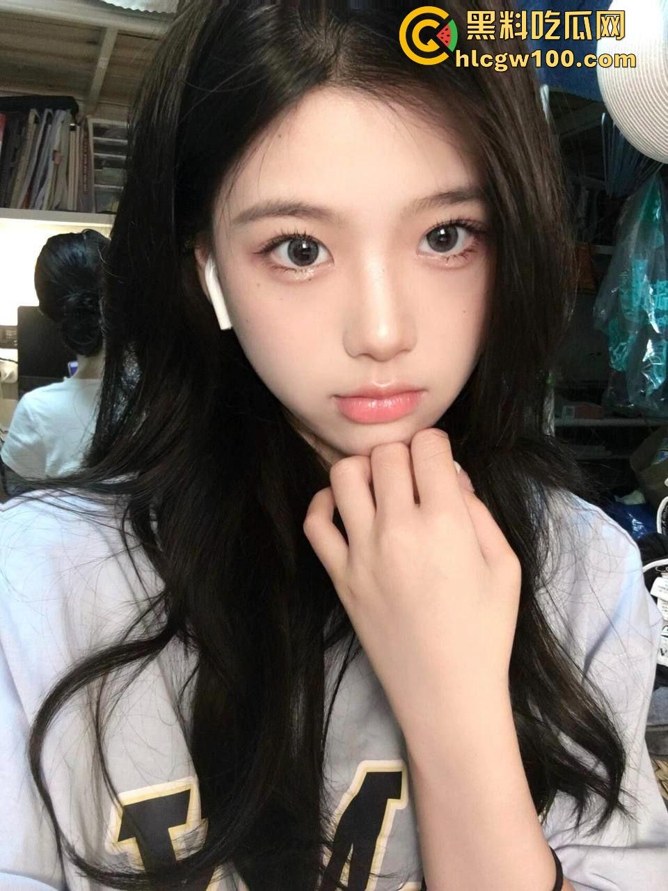 小情侣停车场光着屁股现场造人，野战玩得飞起，邻居拍视频爆出裤子都没脱利索就开干，这也太饥渴了吧！  第3张