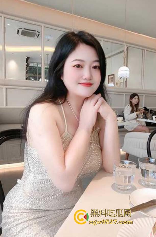 外甥趁小姨洗澡脱光闯入，被肉棒诱惑竟主动舔屌求操，后入打桩爆操，对白露骨场面超淫！  第2张