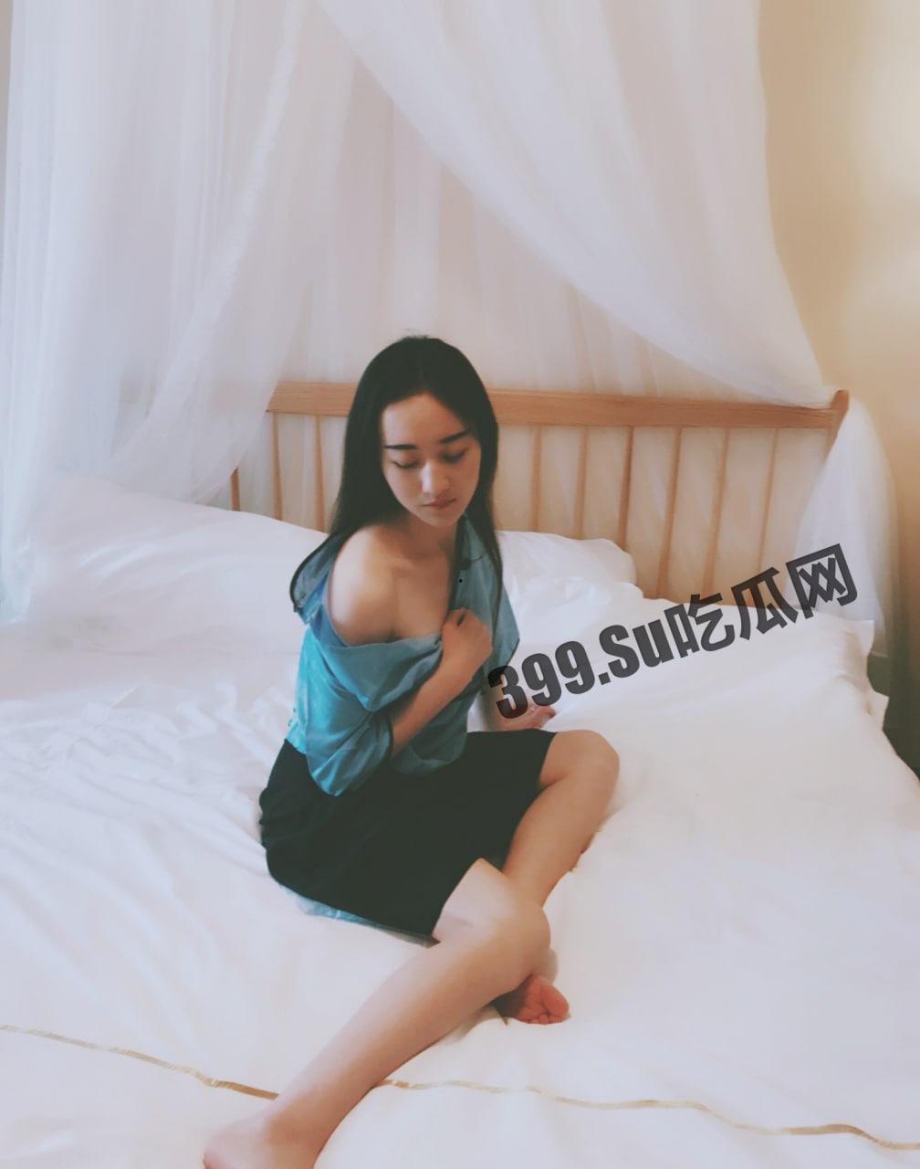 推特 高颜长腿网红 女友潇 啪啪福利甄选 边旅游边爱爱 火车户外浴缸酒店都是战场  第4张