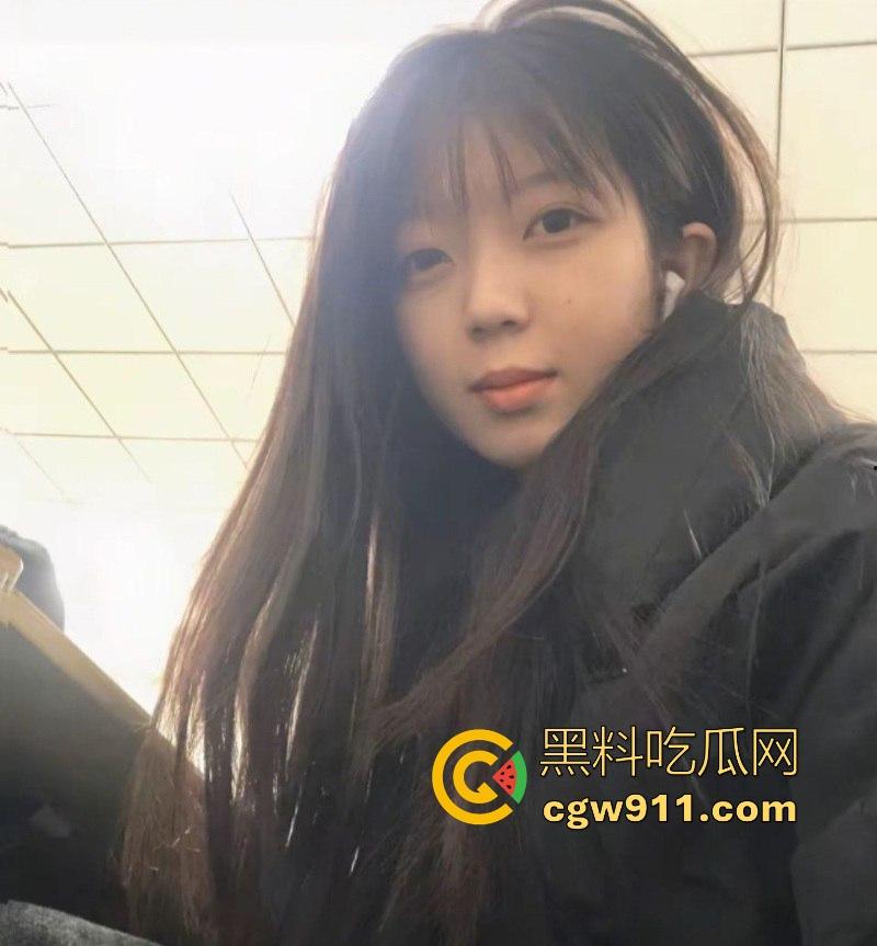 重庆清纯【刘柳婉】裸聊自慰视频曝光，白嫩巨乳夹铃铛诱惑，男厕所开档黑丝扣穴，撸点爆棚让人上瘾！  第1张