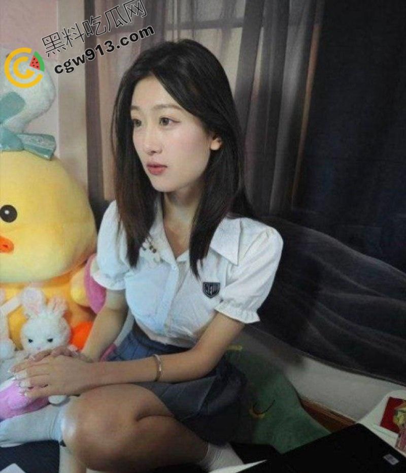 郑州大四校花【周晓晓】的肉欲沉沦：实习期间沦为领导的玩物，身穿情趣装，骚穴被爆操，沦为肉便器  第2张