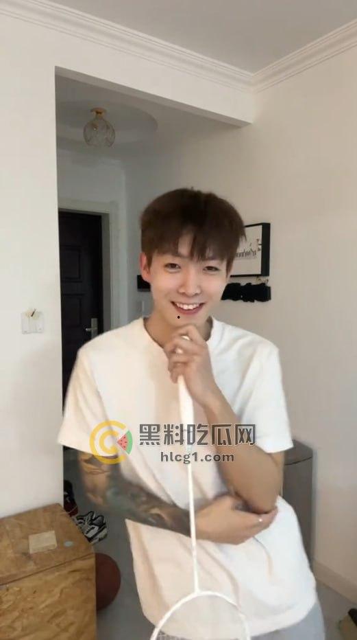 广东羽毛球教练【沈仔】因手机丢失被发现是同性恋，男男性爱视频被流出  第4张