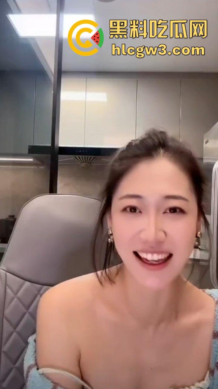 最新精选流量密码抖音骚鸡走光合集  擦边直播春光乍现 记录这一瞬间的美丽~ 第2张