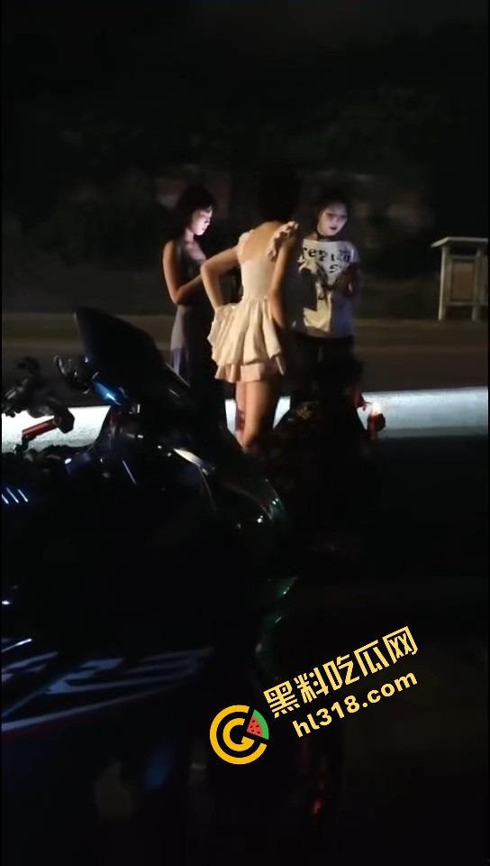 精神小伙借女的钱装逼钓妹,租豪车扮大佬,结果欠债不还被人堵门,妹子不敢睁开眼希望是幻觉! 第4张 精神小伙借女的钱装逼钓妹,租豪车扮大佬,结果欠债不还被人堵门,妹子不敢睁开眼希望是幻觉! 第4张