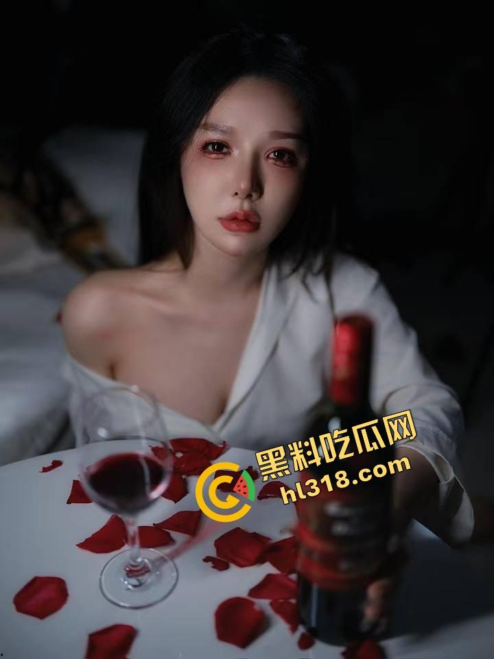 史上最嫩粉嫩小穴被大腿粗巨屌撑爆，操喷到精液糊满穴口一进一出就地震，奶白浆喷成瀑布流！  第6张