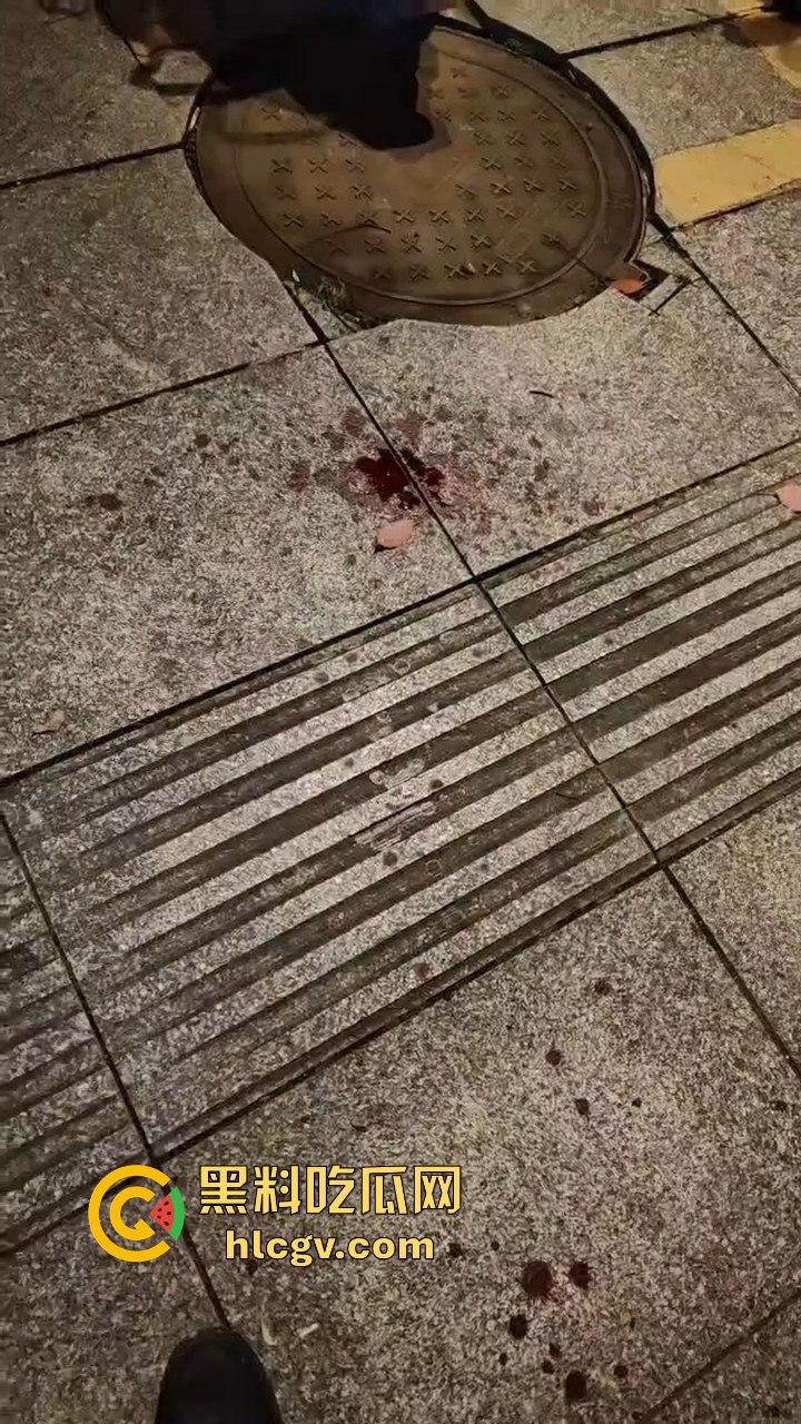 湖南新化大汉龙城斗殴升级!不讲武德,竟直接打死人,最后帽子叔叔带走一人! 第3张 湖南新化大汉龙城斗殴升级!不讲武德,竟直接打死人,最后帽子叔叔带走一人! 第3张