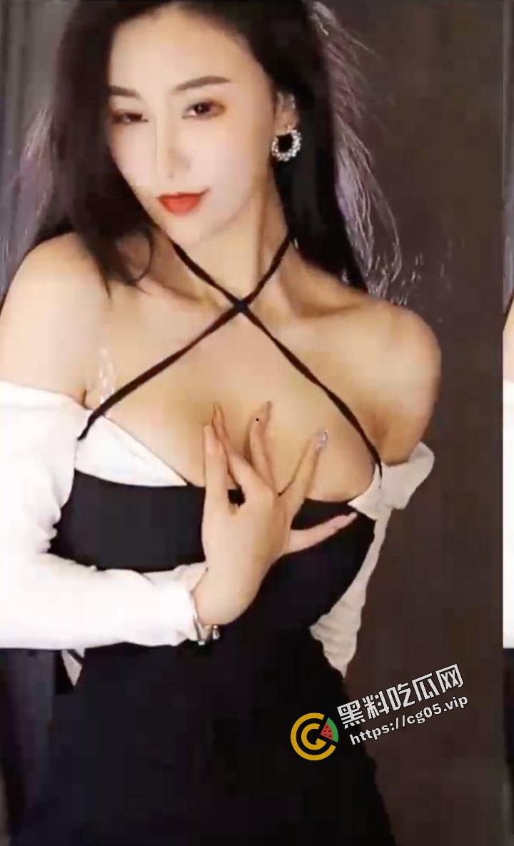 虎牙【华耀学姐】直播热舞露脸意外露乳晕巨乳超强抖胸舞抖成球超弹  第3张