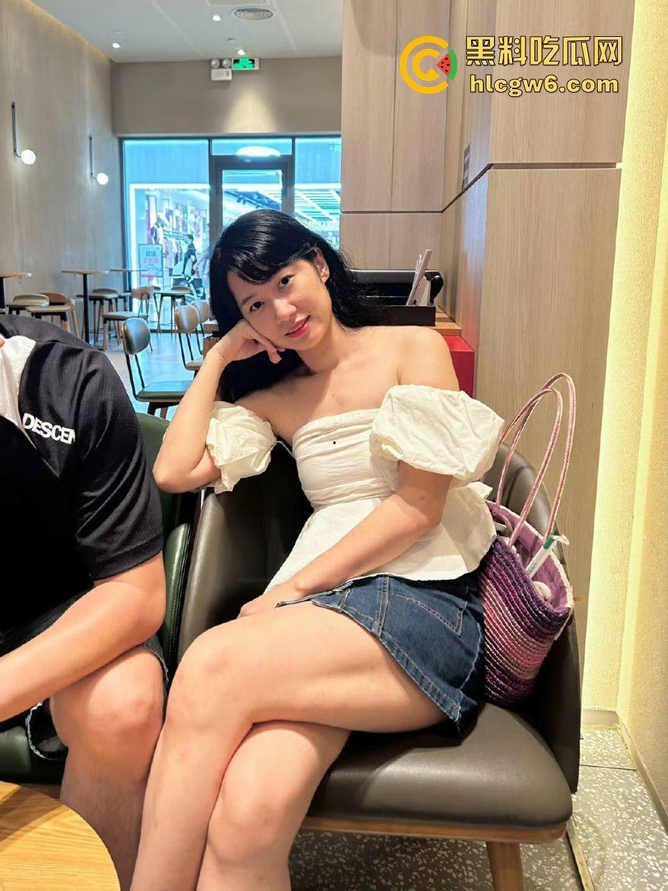 广东反差真实美艳少妇【林嘉玲】性感丝袜和高跟鞋,吕布来了都得射完再走 第2张 广东反差真实美艳少妇【林嘉玲】性感丝袜和高跟鞋,吕布来了都得射完再走 第2张