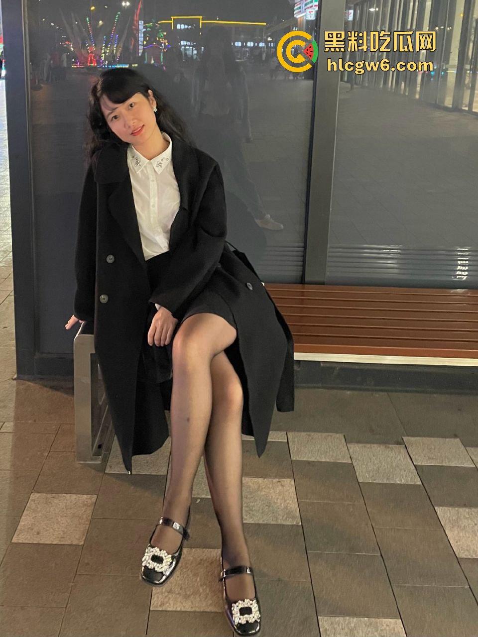 广东反差真实美艳少妇【林嘉玲】性感丝袜和高跟鞋,吕布来了都得射完再走 第5张 广东反差真实美艳少妇【林嘉玲】性感丝袜和高跟鞋,吕布来了都得射完再走 第5张