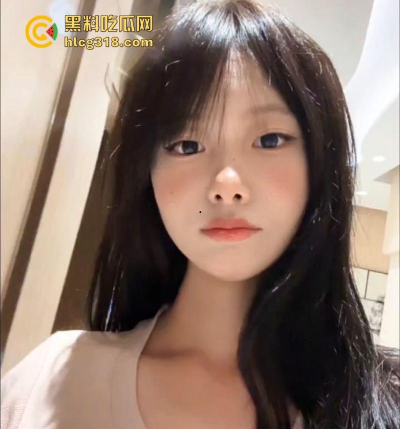 常州艺术学院学妹【樊语】约炮视频曝光！近距离欣赏美胸嫩鲍，露脸性爱镜头让人爱不释手！  第1张