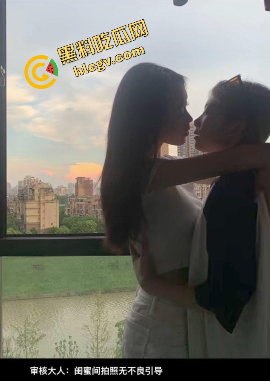 抖音极品女同姐妹网红『饭饭fan』姐妹恋爱 没鸡巴怎么行?与土豪大哥开房双飞 独家曝光! 第2张 抖音极品女同姐妹网红『饭饭fan』姐妹恋爱 没鸡巴怎么行?与土豪大哥开房双飞 独家曝光! 第2张