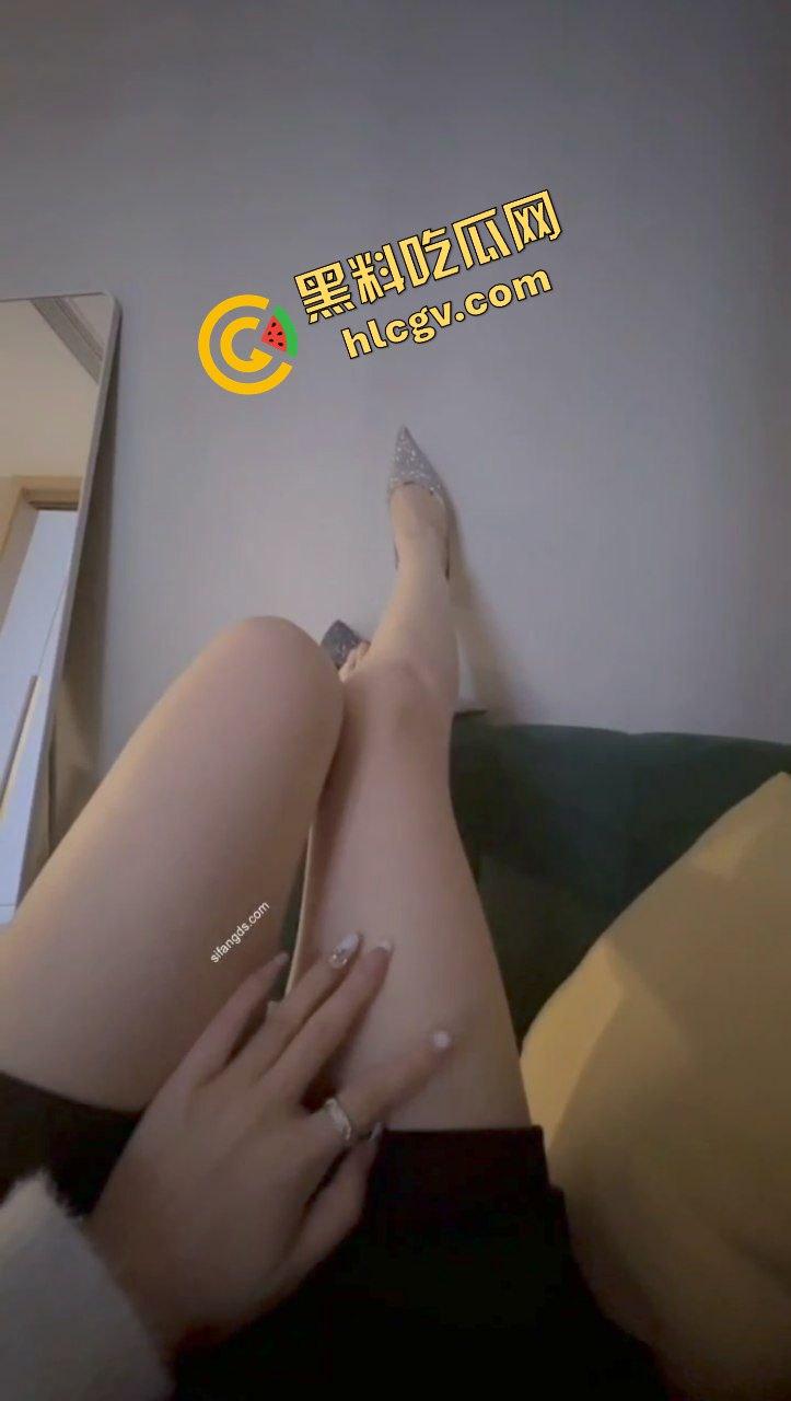 抖音极品女同姐妹网红『饭饭fan』姐妹恋爱 没鸡巴怎么行?与土豪大哥开房双飞 独家曝光! 第8张 抖音极品女同姐妹网红『饭饭fan』姐妹恋爱 没鸡巴怎么行?与土豪大哥开房双飞 独家曝光! 第8张