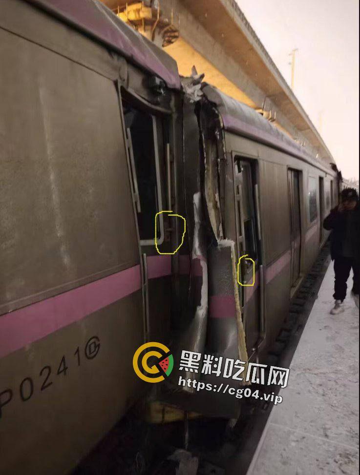 新瓜速递!北京昌平地铁车辆脱节事故 三十多人受伤 车厢内部 救援情况一览 第4张 新瓜速递!北京昌平地铁车辆脱节事故 三十多人受伤 车厢内部 救援情况一览 第4张