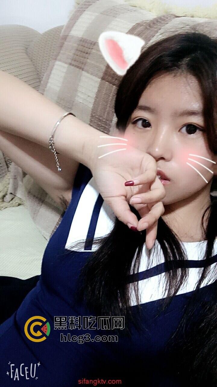 山东大学文静眼镜女大生云盘泄密！性感日常性爱自拍曝光，全程高能！  第1张