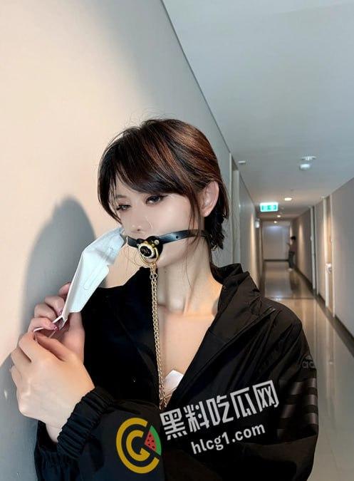 抖音阿朱 新作！到哪都是焦点的超级网红女神 性感网袜户外大胆开放  第15张